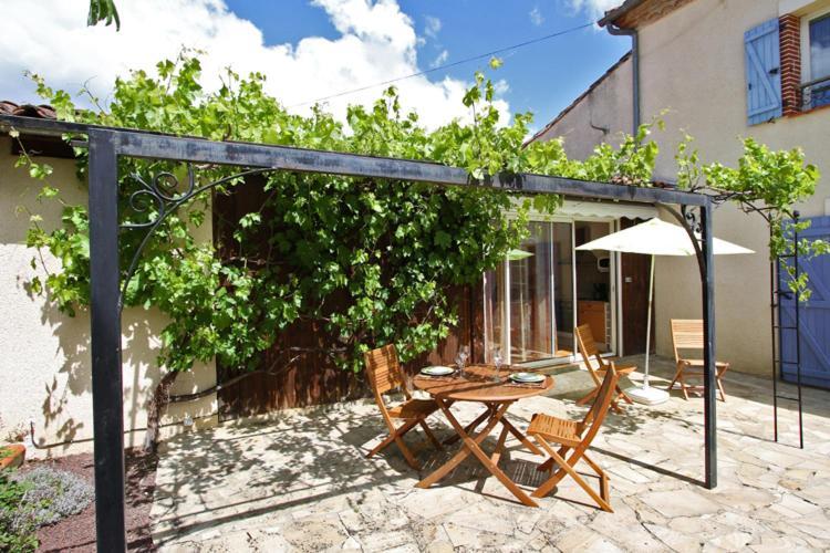 Au Mas Du Soleil Bed & Breakfast Senouillac Luaran gambar